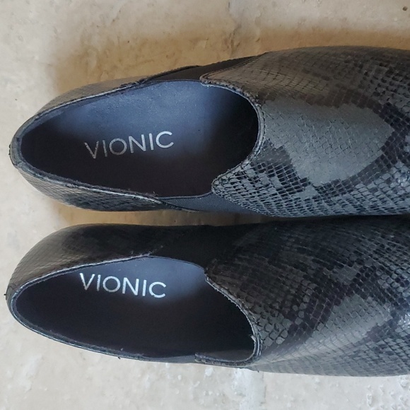 Vionic gray snake print wedge shoe size 8 - Picture 6 of 6